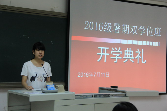 黃寧月同學(xué)講話